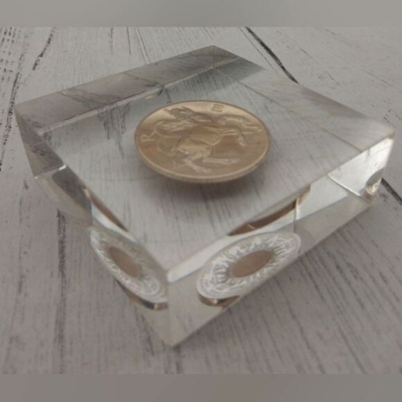 Zodiac Coin Medal Aries Gold-Bronze Lucite Paperweight Vintage Franklin Mint - Picture 6 of 14